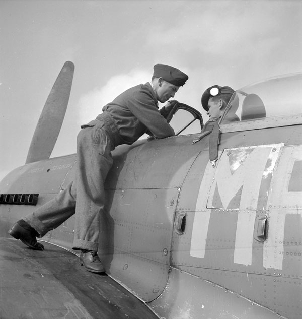 Photo noir et blanc avion Typhoon