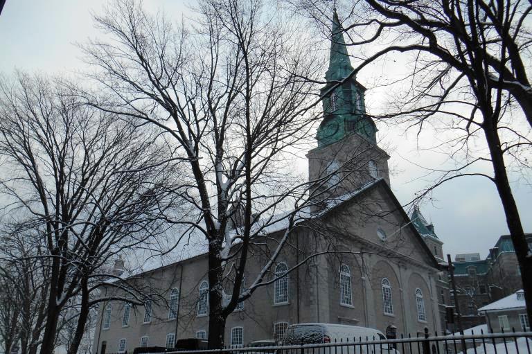 Église anglicane pendant l'hiver