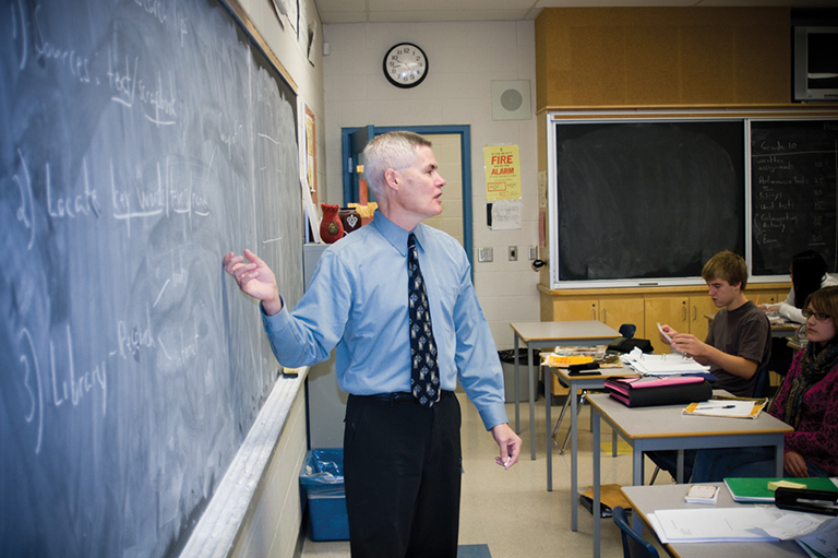 Joe Stafford en train d'enseigner un cours.