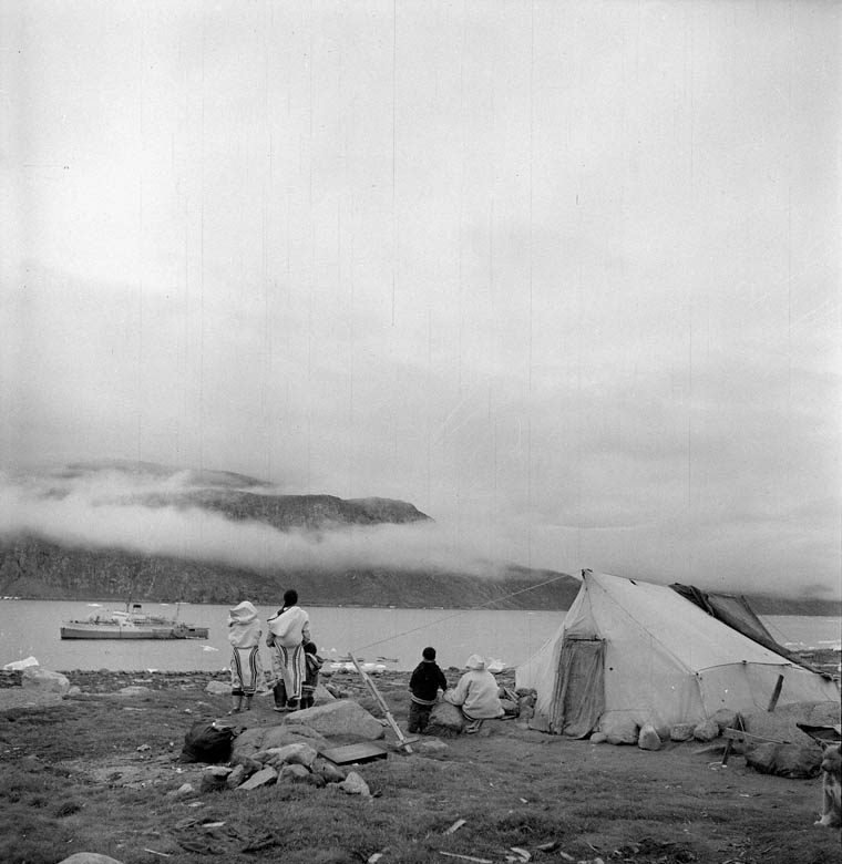 Photo noir et blanc inuits Grand Nord
