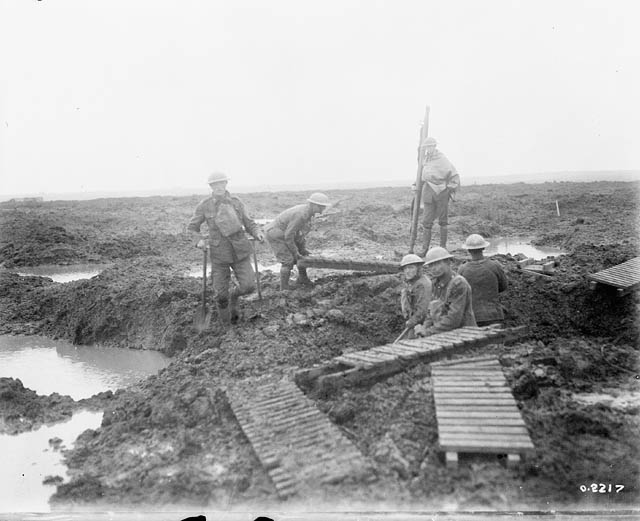 Photo noir et blanc champ de bataille 1ere Guerre mondiale