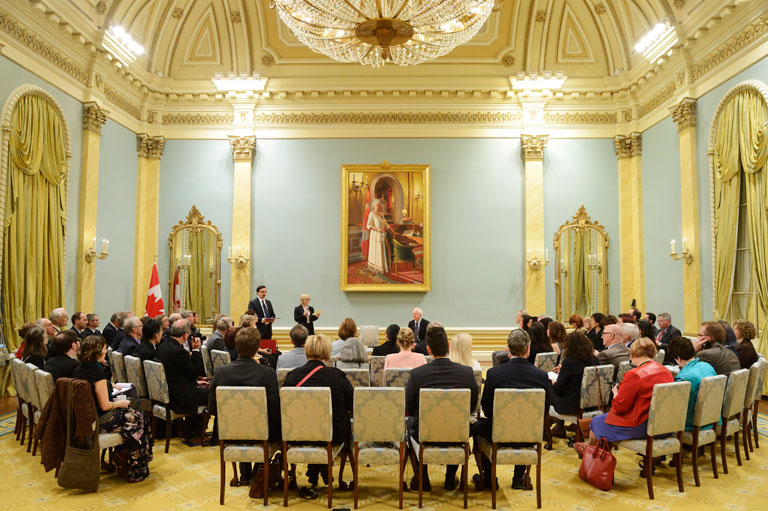 Son Excellence le très honorable David Johnston s’adresse aux participants de la réunion nationale à Rideau Hall, Ottawa.